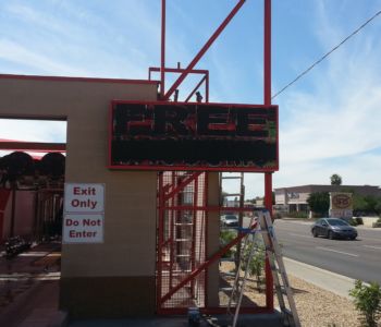 Qnc Thomas LED 2 led sign